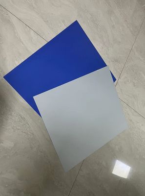 Geliştirilmiş Kayıt Doğruluğu ve Gün Işığında Kullanım İçin Koyu Mavi Kaplamalı Çift Katmanlı Termal CTP Baskı Kalıbı