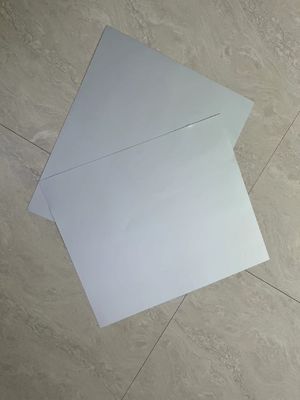İşlemsiz CTP baskı plağı 100-200.000 baskı ve 20 aylık geçerlilik ile gri beyaz