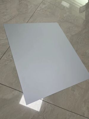 20 aylık geçerlilik süresi, 0.28 mm standart kalınlığı ve 1350 mm maksimum bobin genişliği ile işlemsiz baskı plağı